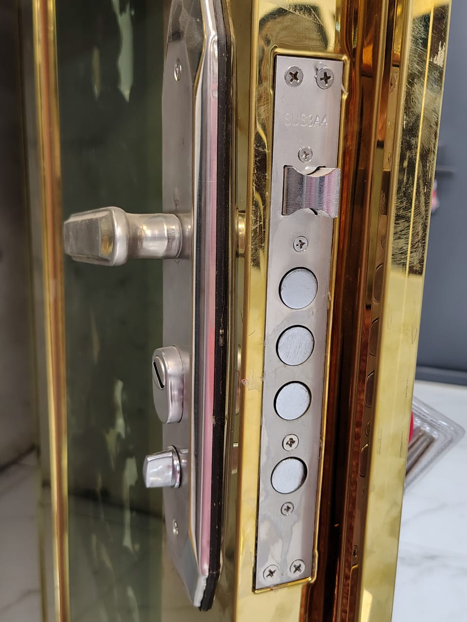 Thumbnail image showing various circular door material samples in different colors